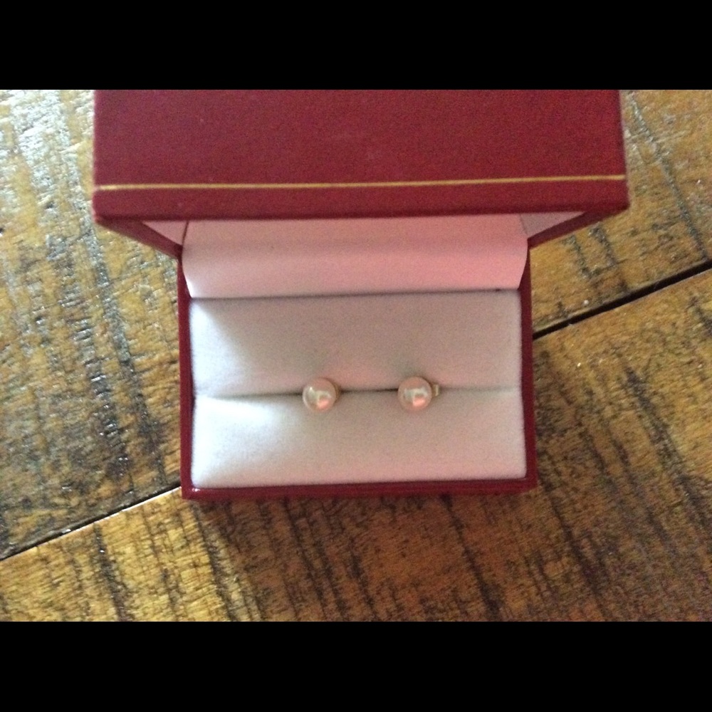 Pearl earrings